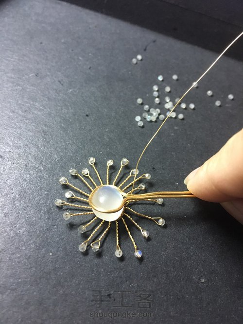 手工绕线蓝月光小太阳吊坠教程