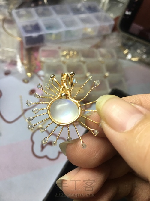 手工绕线蓝月光小太阳吊坠教程